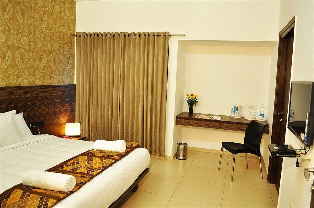 The Palazzo Hotel Hyderabad Exterior foto